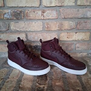 NIKE COURT VISION MID WNTR SIZE 9 WITH BOX